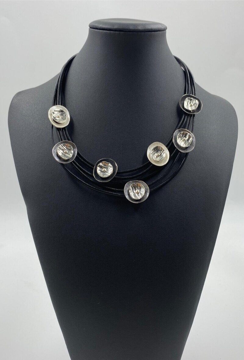 Grossista ORIENT EXPRESS FIRST - Collana corta fantasiosa con elemento in metallo