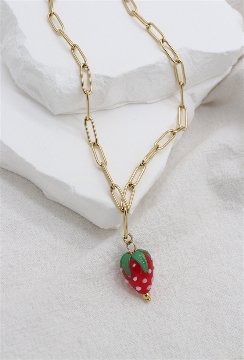 Grossiste ORIENT EXPRESS FIRST - Collier avec fraise rouge en acier inoxydable