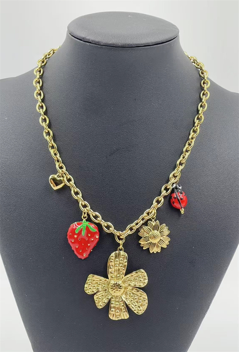 Grossista ORIENT EXPRESS FIRST - Collana con ciondoli in acciaio inossidabile