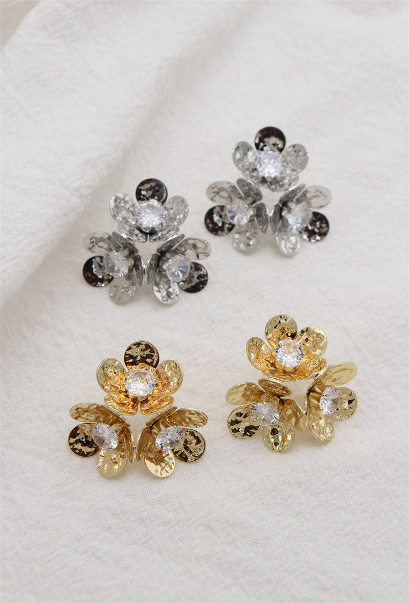 Grossiste Orient Express - Boucles d'oreilles en alliage de cuivre​​ et zircones​.