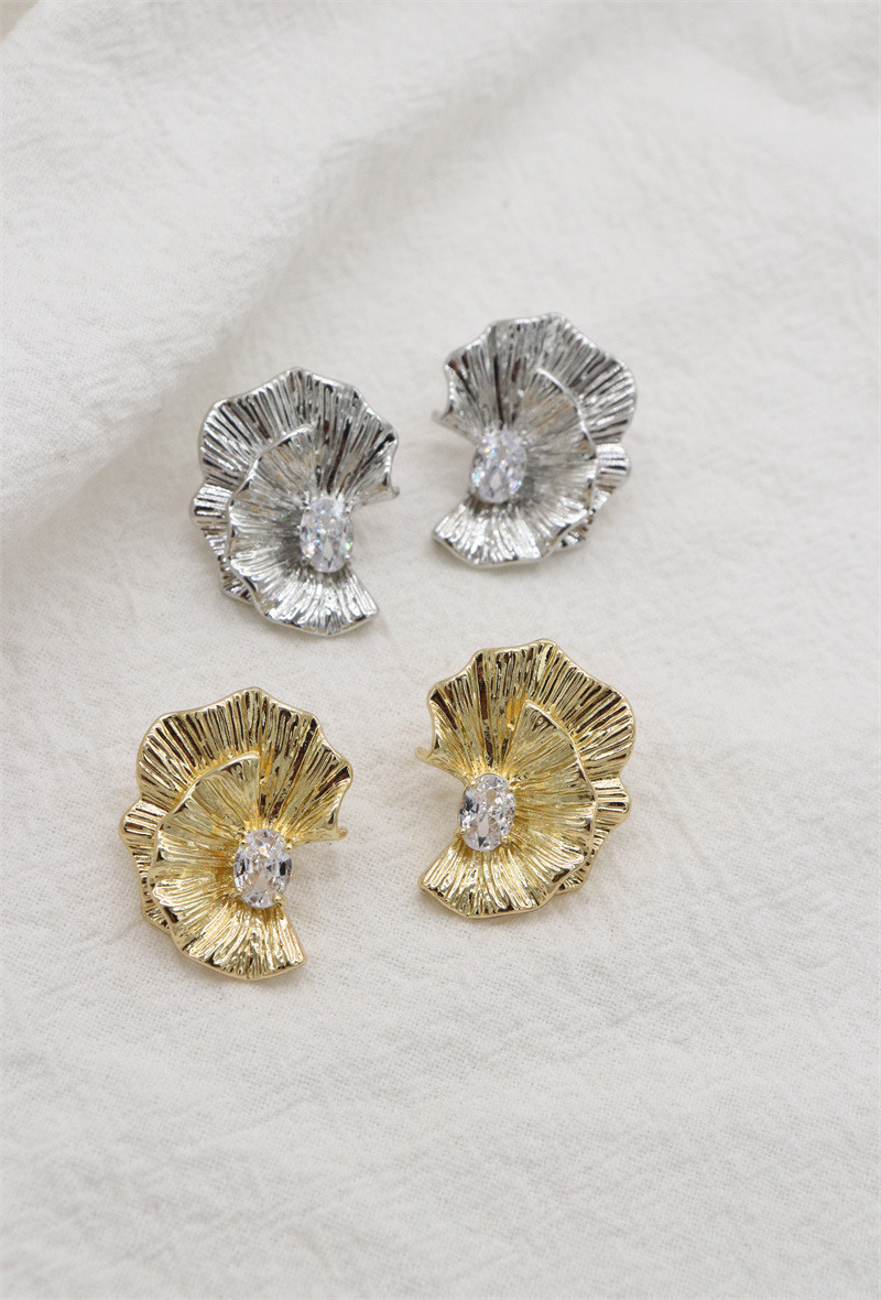 Grossiste Orient Express - Boucles d'oreilles en alliage de cuivre​​ et zircones​.