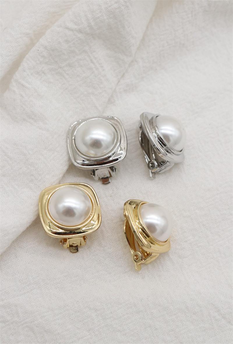 Grossiste Orient Express - Boucle d'oreille à clip avec perles blanches