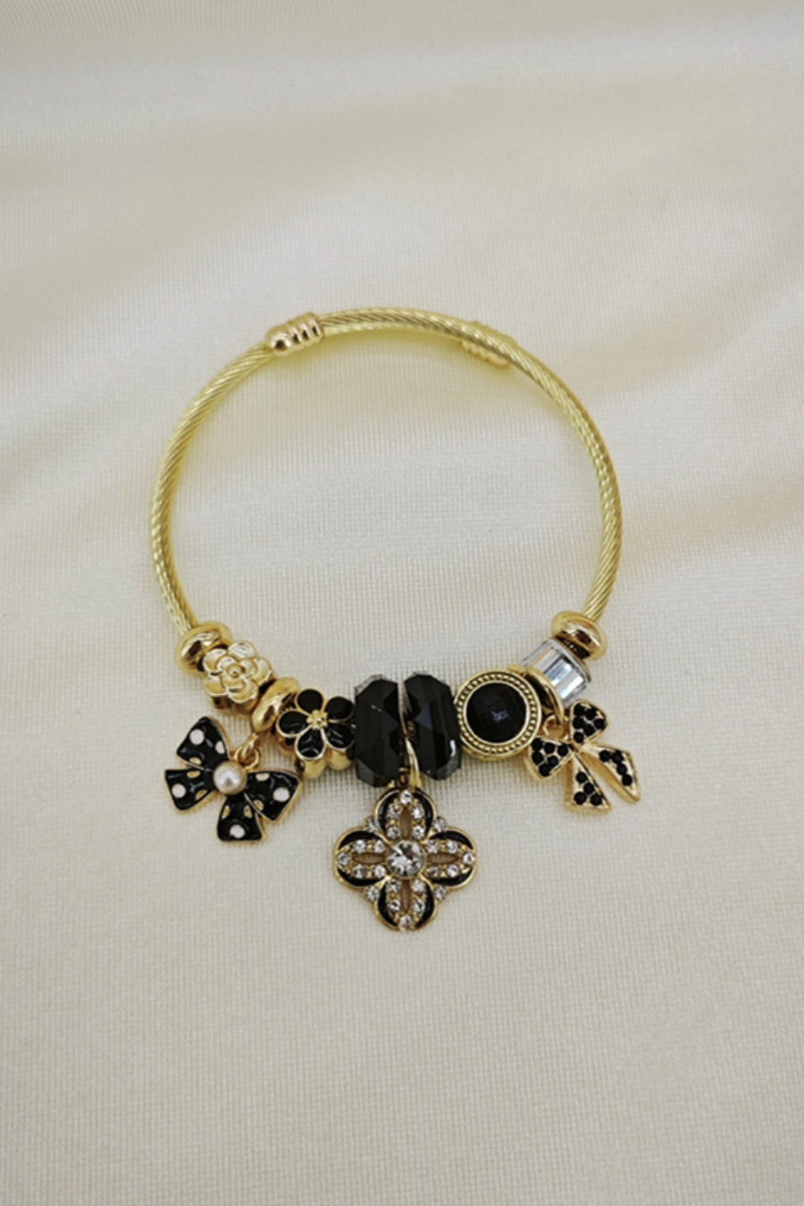 Mayorista Orient Express - Pulsera adornada con charm de metal