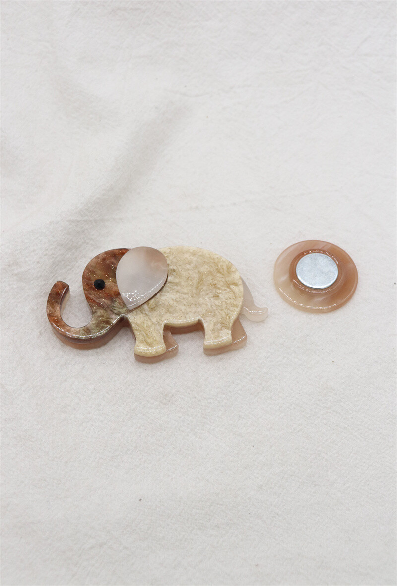 Grossiste Orient Express - Broche magnétique Elephant acrylique