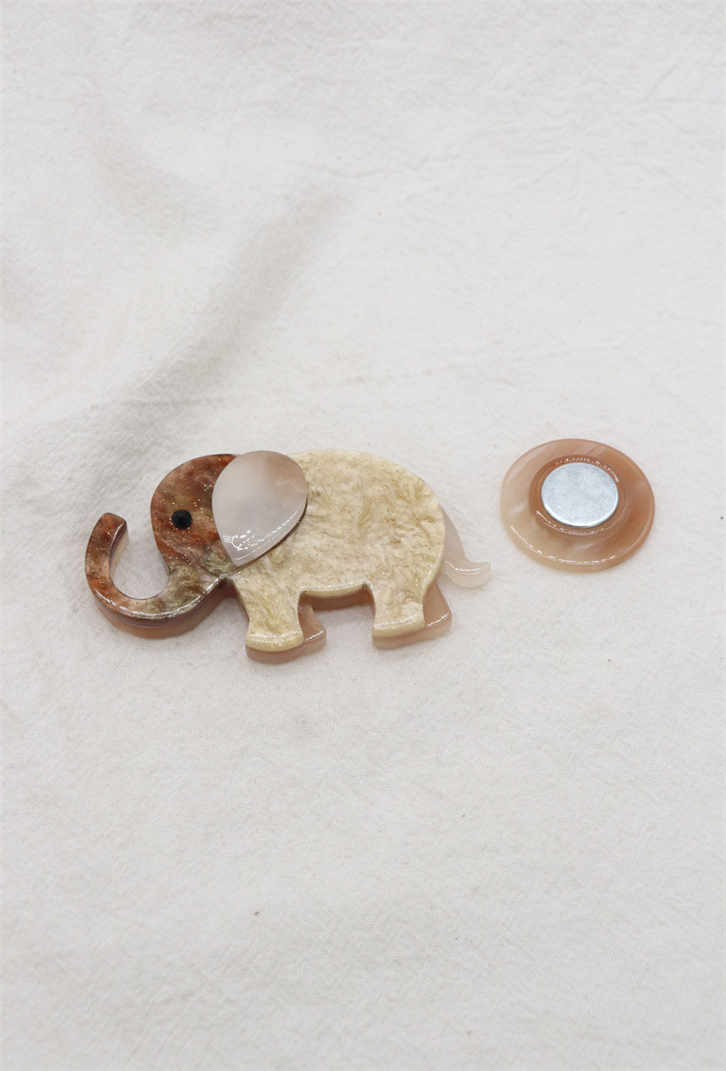 Grossiste Orient Express - Broche magnétique Elephant acrylique