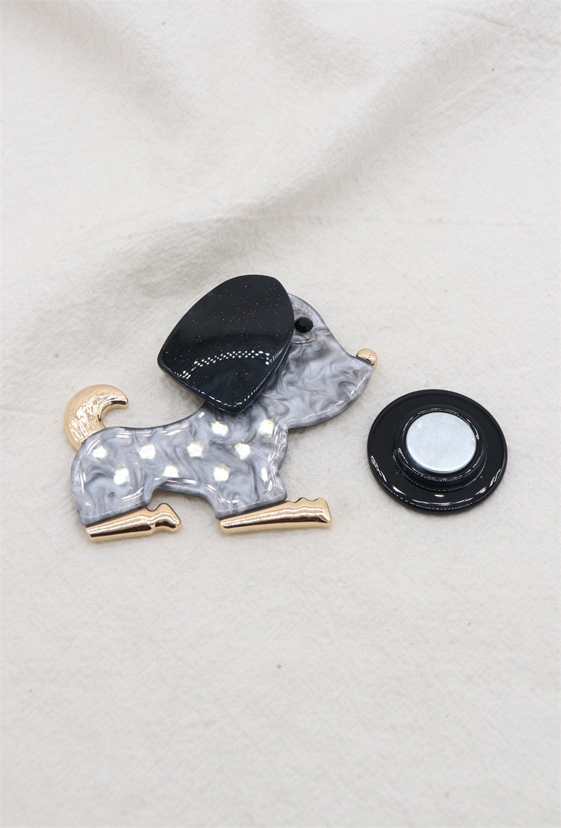 Grossiste Orient Express by C.A.A.A - Broche magnétique acrylique pour chien