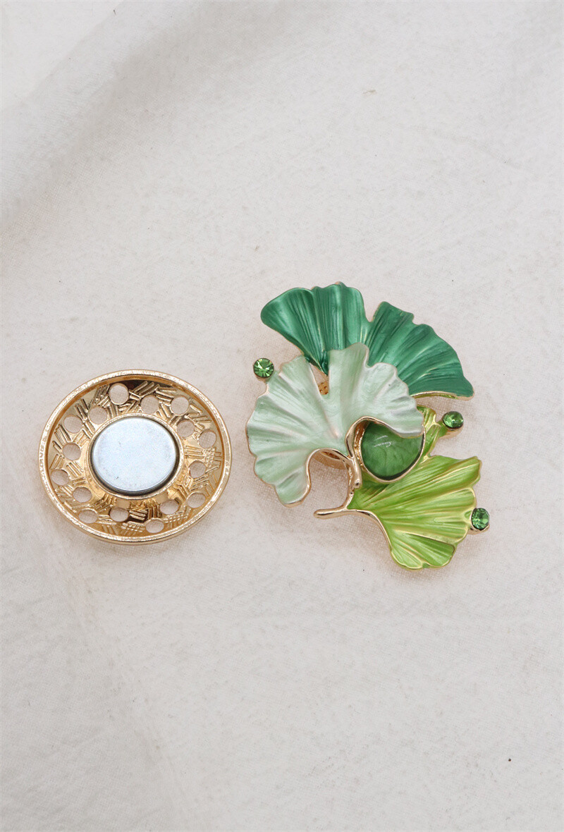 Wholesaler Orient Express - Cat magnet brooch
