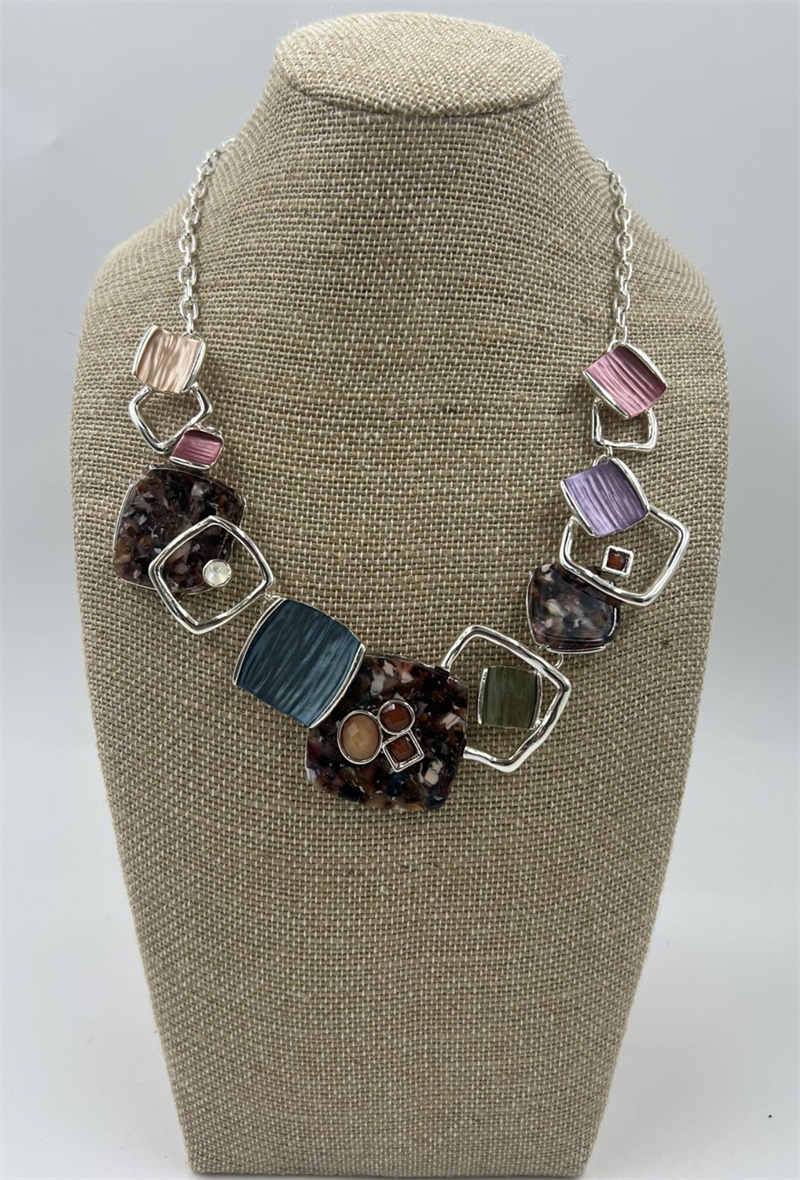 Mayorista Orient Express - Elegante collar de metal engastado con cristales de circonio cúbico