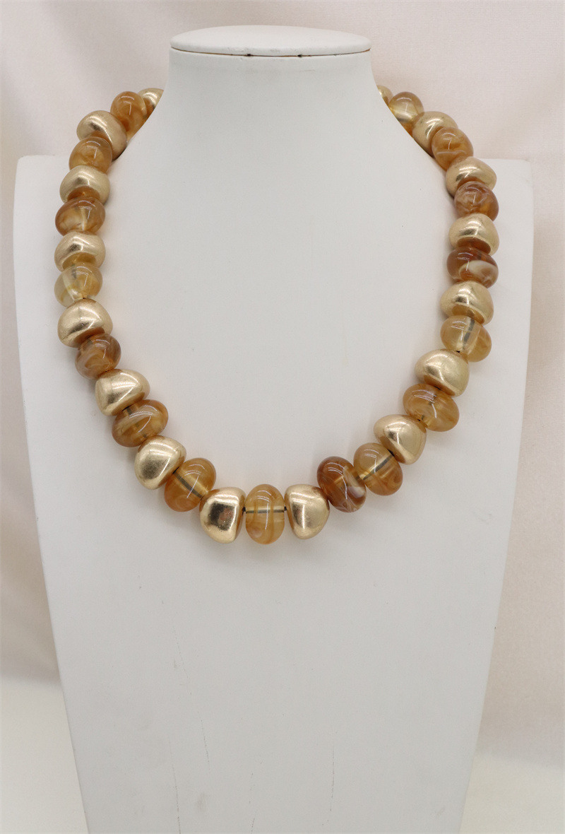 Mayorista Orient Express - Collar de resina y metal