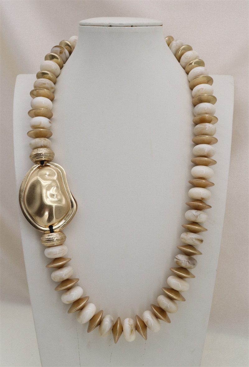 Mayorista Orient Express - Collar de resina y metal
