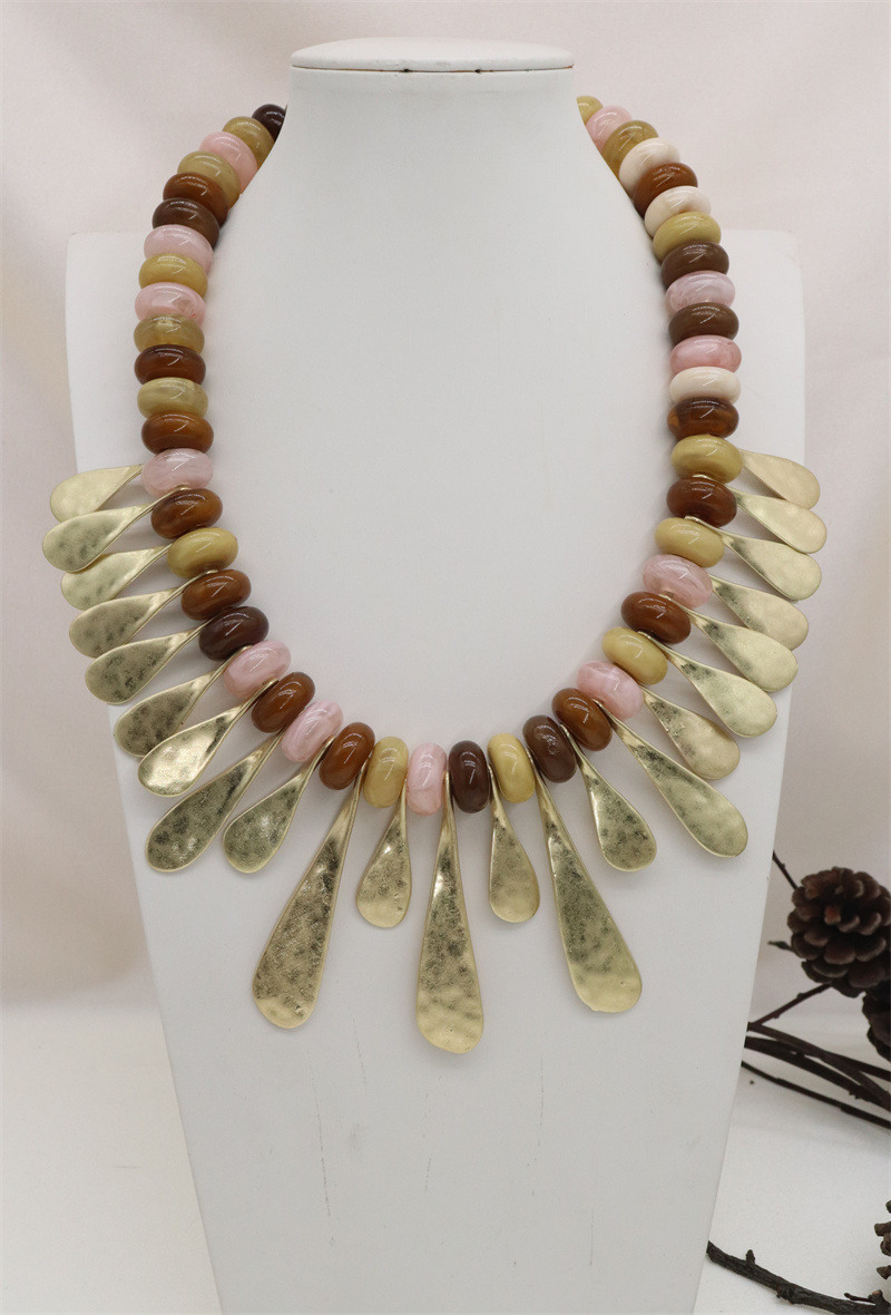 Mayorista Orient Express - Collar de resina y metal
