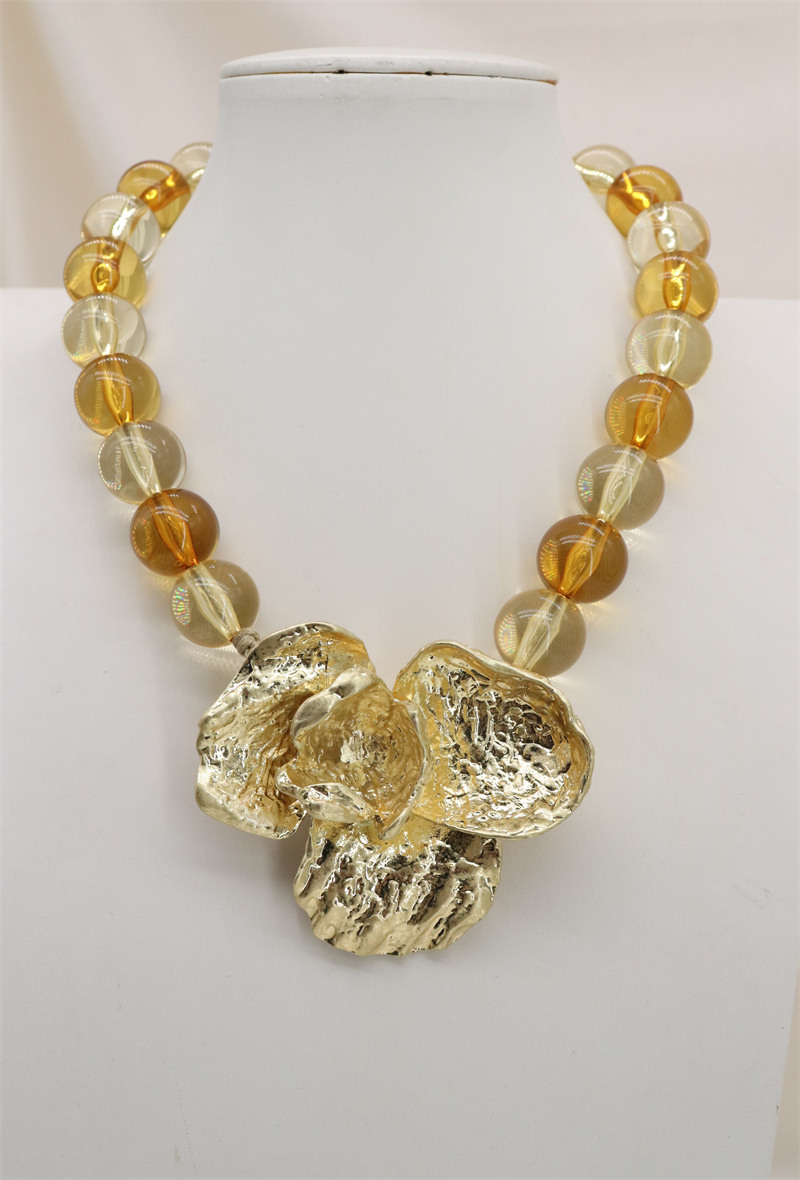 Mayorista Orient Express - Collar de resina y metal