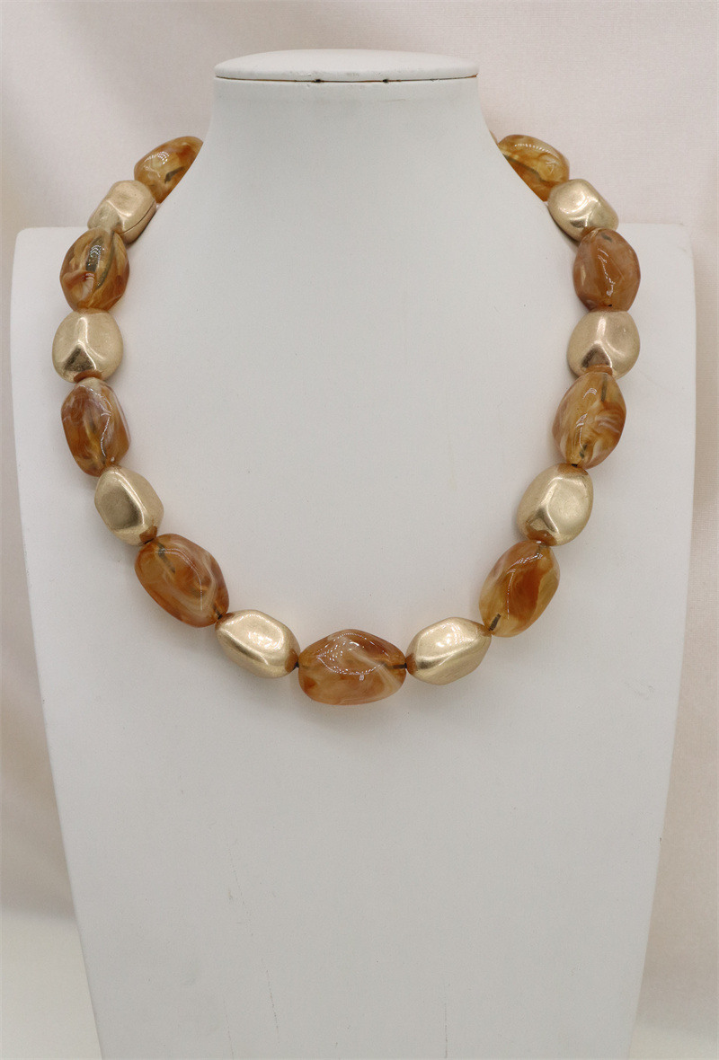 Mayorista Orient Express - Collar de resina y metal