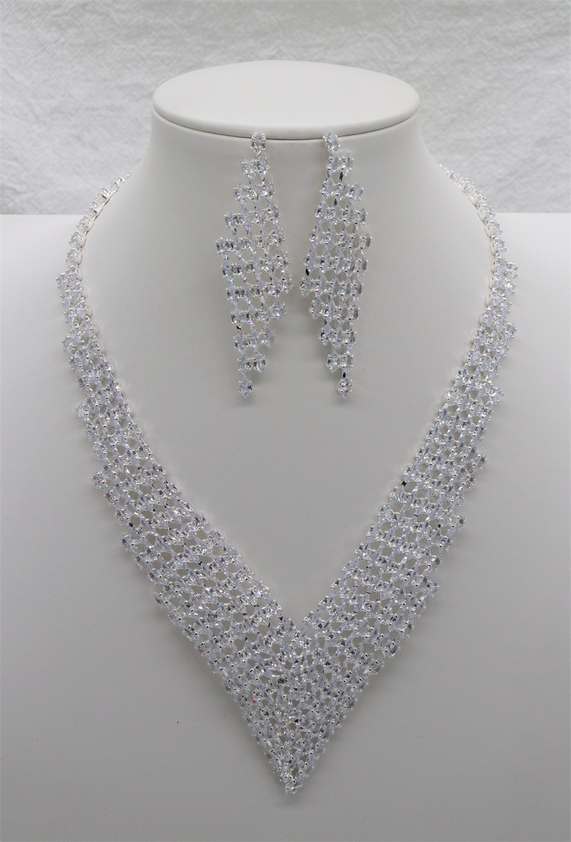 Grossiste Orient Express - Collier + boucles d’oreilles sertis de cristaux cubic zirconium