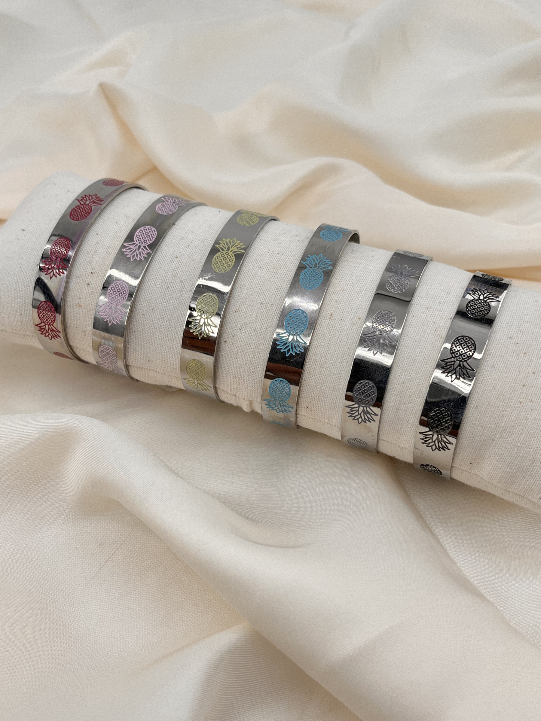 Wholesaler ORIENT OUTLET - Set of Bracelets
