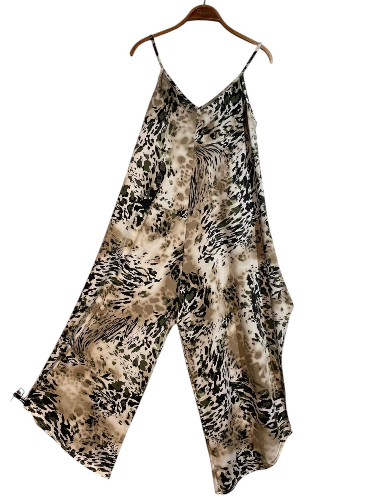 Großhändler OXXYZEN - FLUIDER BEDRUCKTER JUMPSUIT