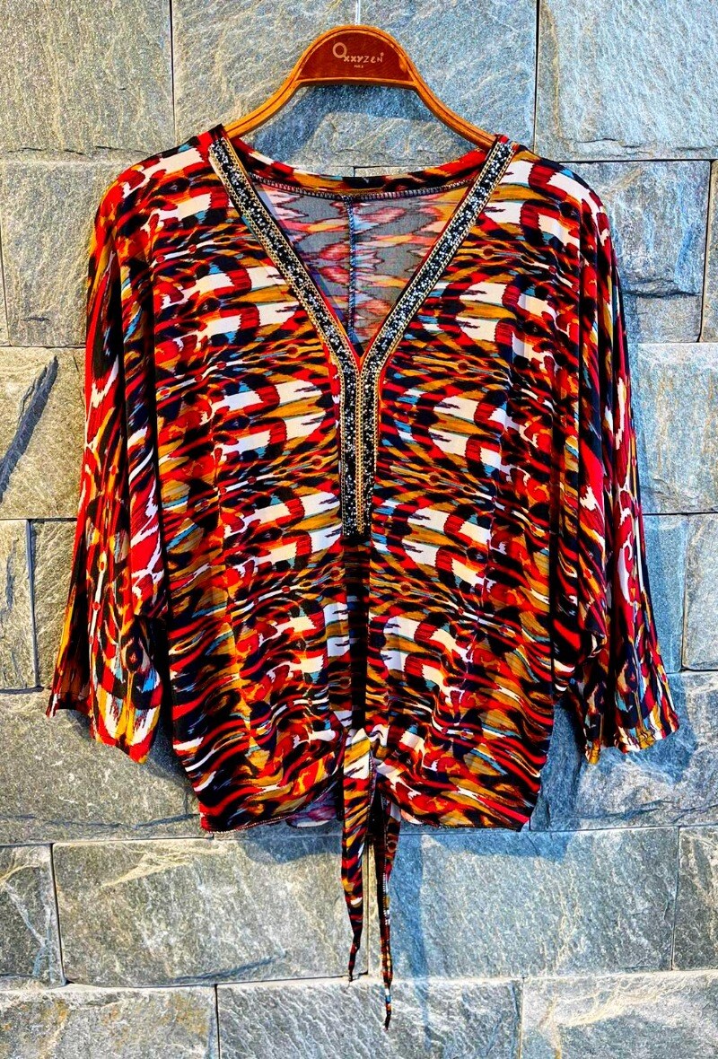 Wholesaler OXXYZEN - Printed shiny v-neck top