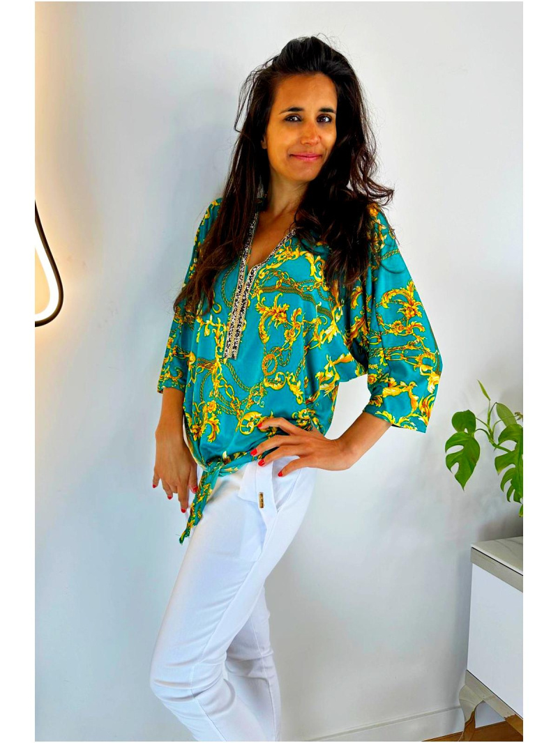 Wholesaler OXXYZEN - Printed shiny v-neck top