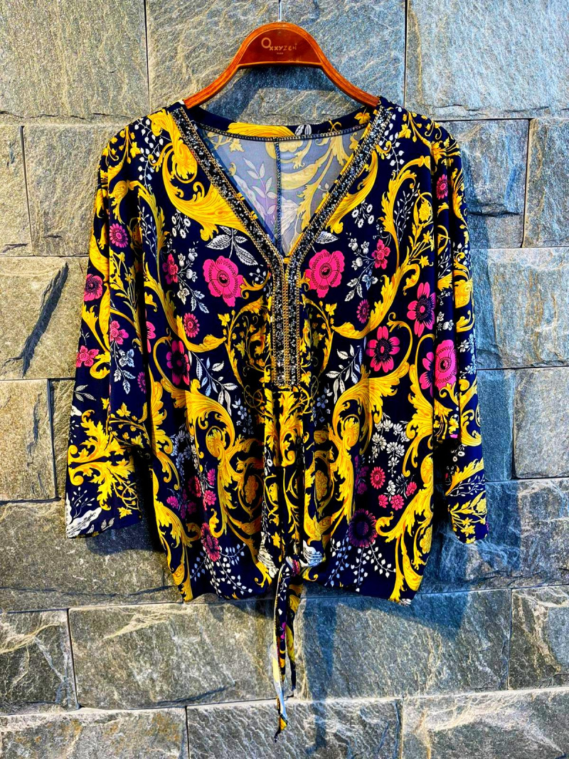 Wholesaler OXXYZEN - Printed shiny v-neck top