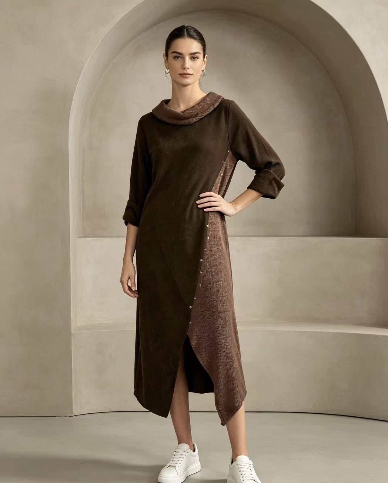 Großhändler OZ - PATCHWORK-KLEID AUS STRICK MIT STERNENDEKORATIONEN