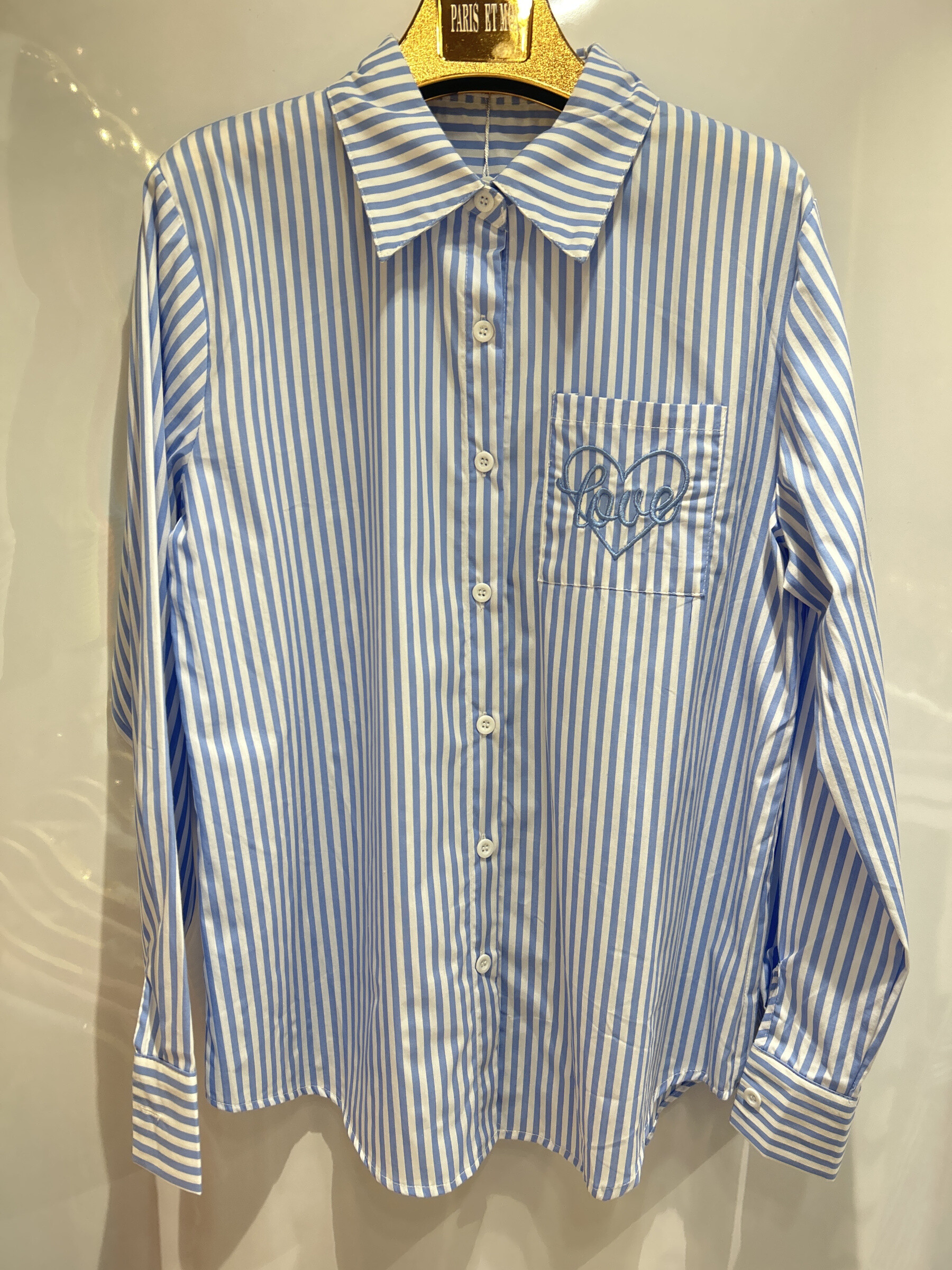 Grossiste Paris et Moi - Chemise à fines rayures brodée "LOVE"
