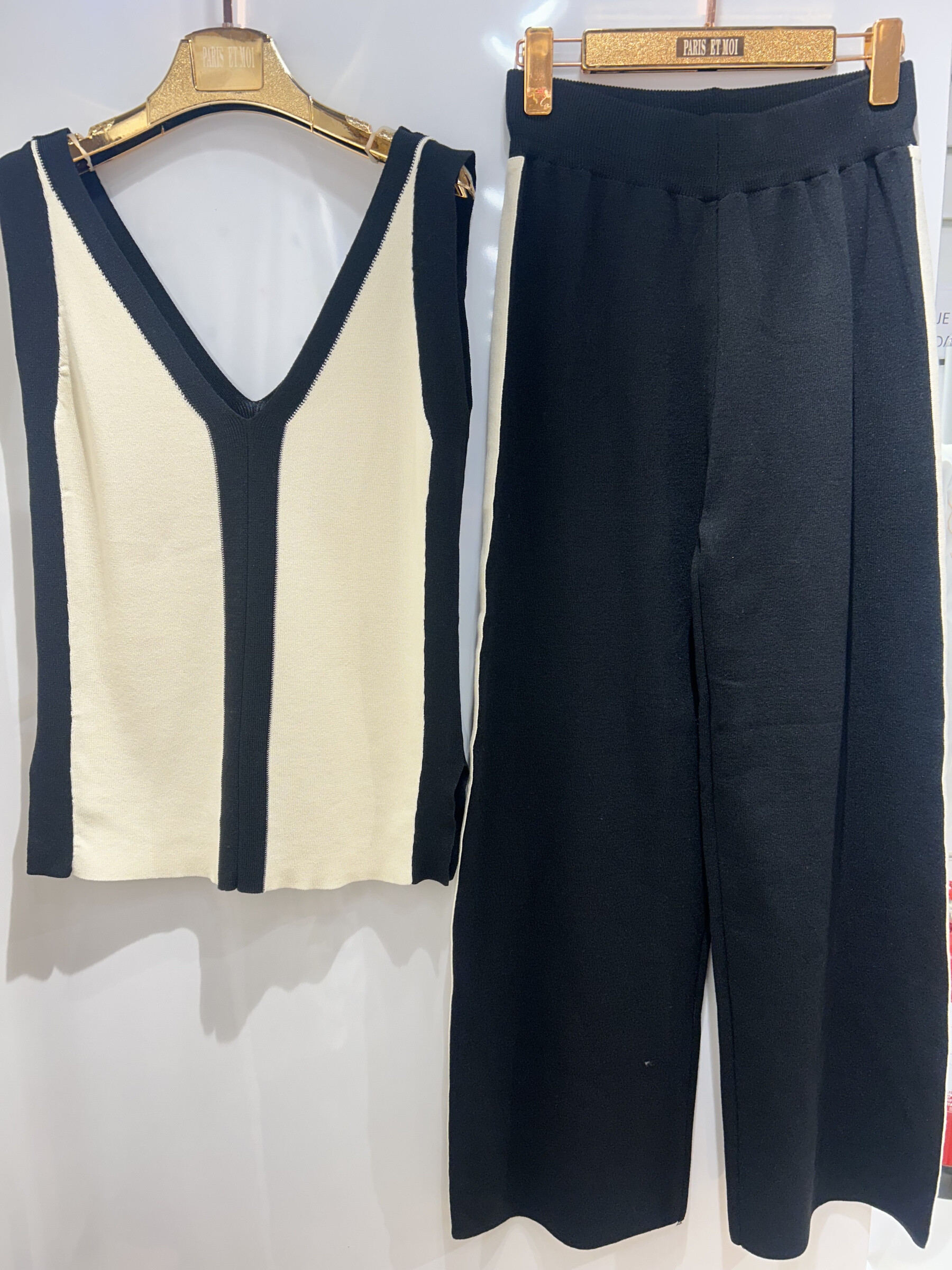Grossiste Paris et Moi - Ensemble débardeur en V et pantalon surpiqué