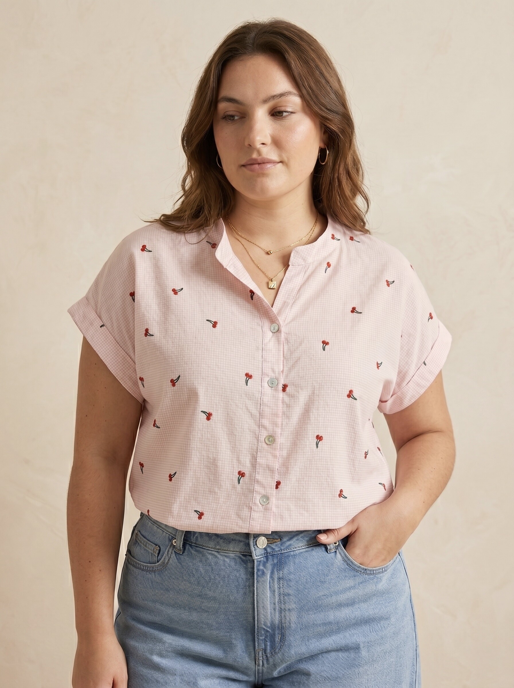 Grossista Pépouz' Paris Curve - TAGLIA GRANDE Camicia in cotone a quadretti vichy con stampa di ciliegie a maniche corte