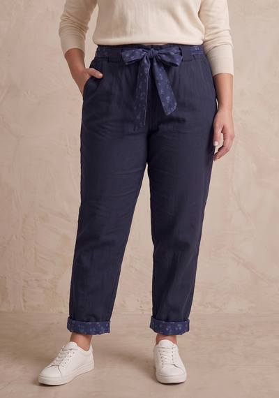 Großhändler Pépouz' Paris Curve - Große Größe hoch taillierte Karottenhose aus Baumwollgabardine Großhändler Pépouz' Paris Curve - Große Größe hoch taillierte Karottenhose aus Baumwollgabardine