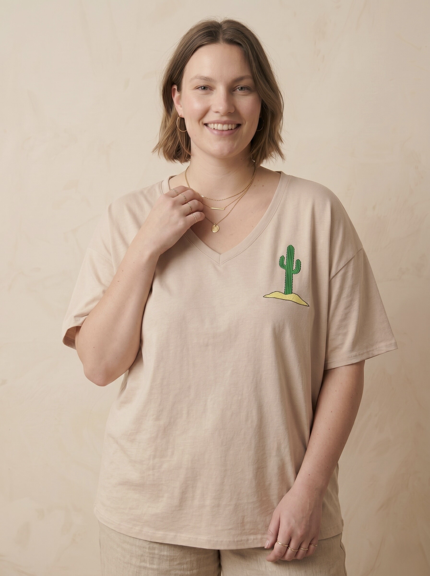 Wholesaler Pépouz' Paris Curve - PLUS SIZE Oversized cactus print V-neck short sleeve T-shirt