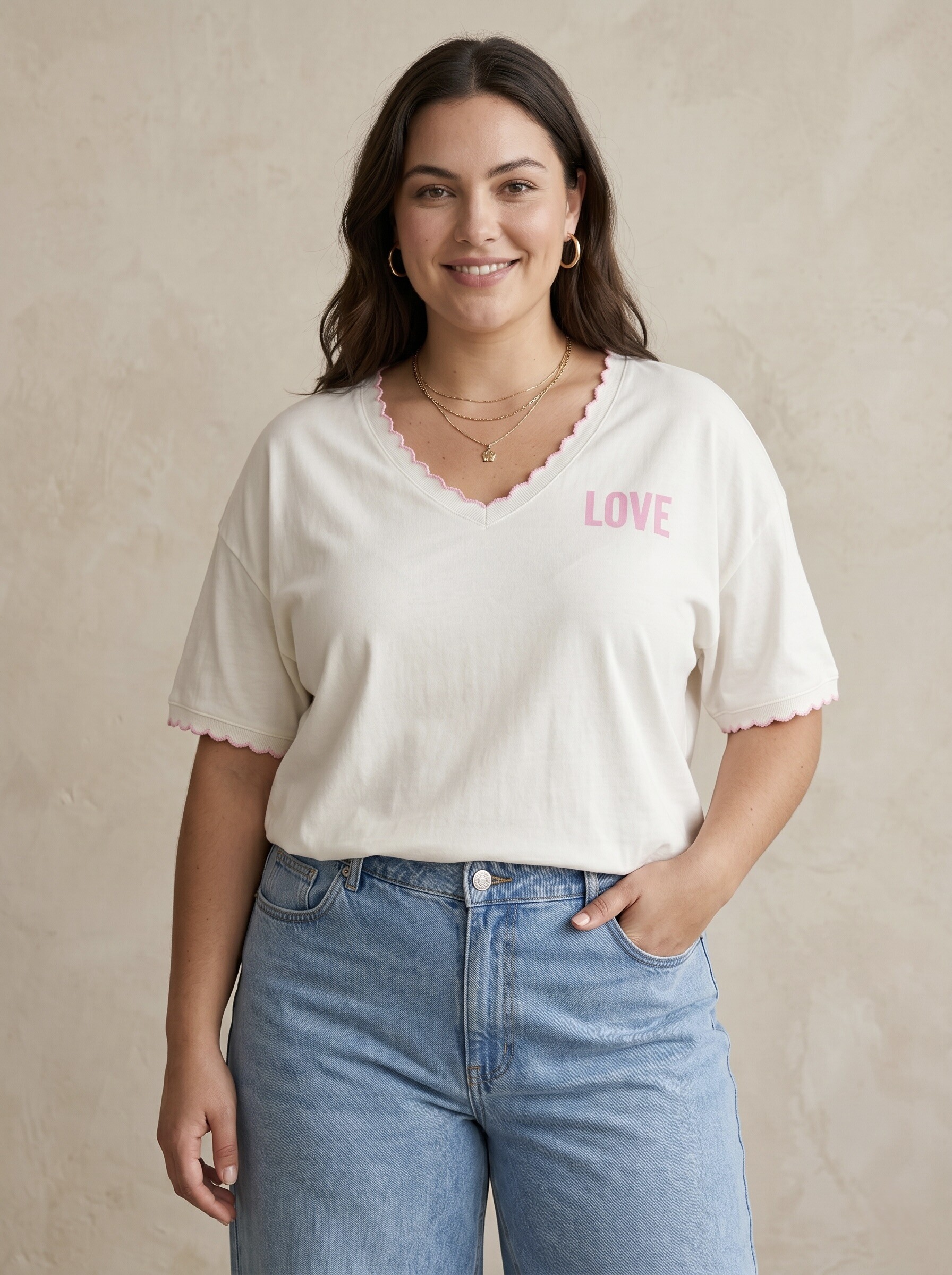 Grossista Pépouz' Paris Curve - TAGLIA GRANDE T-shirt oversize con scollo a V, maniche corte e stampa LOVE in cotone