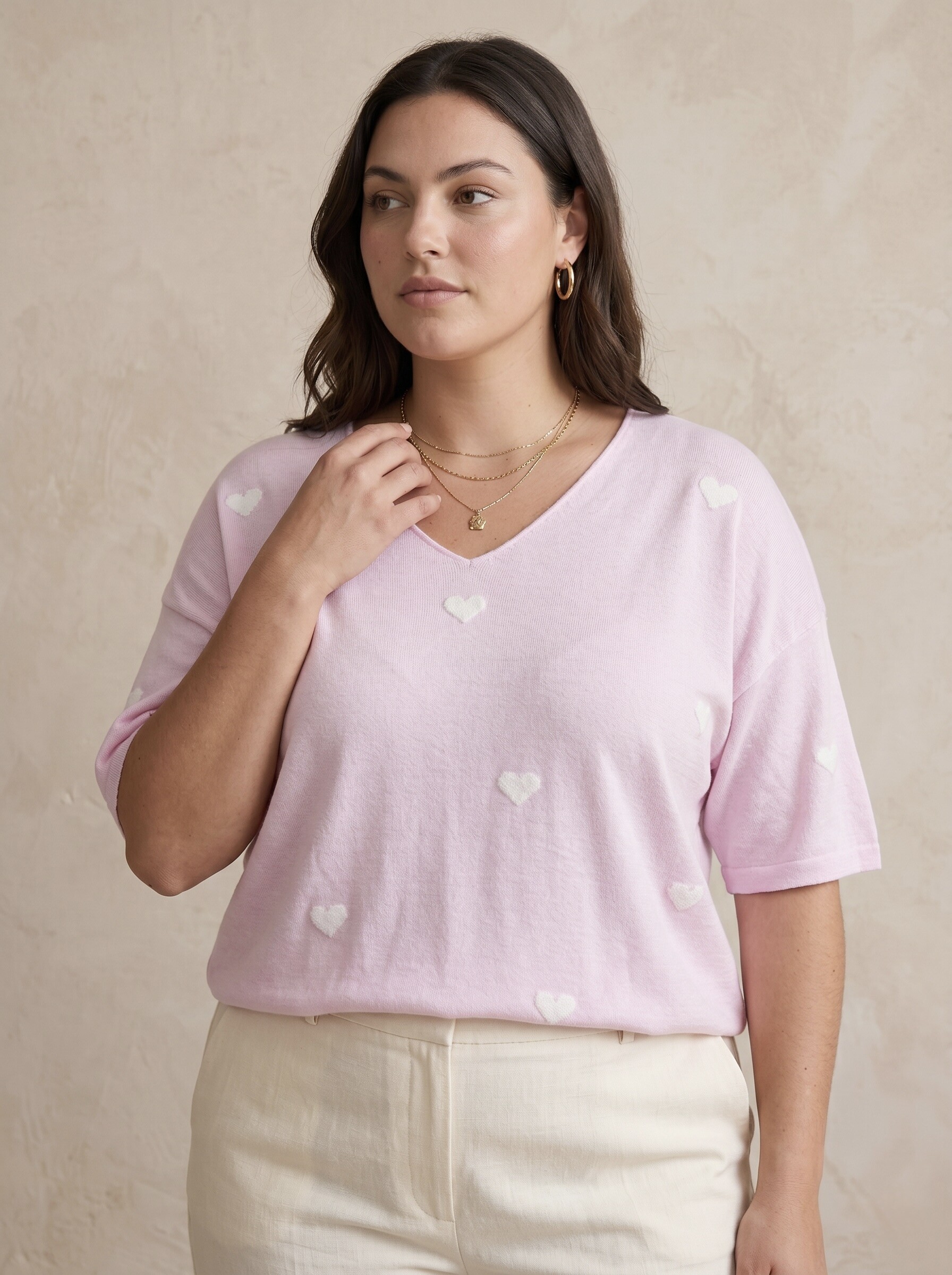 Grossista Pépouz' Paris Curve - Maglione in maglia taglia grande con scollo a V, maniche corte e cuori ricamati