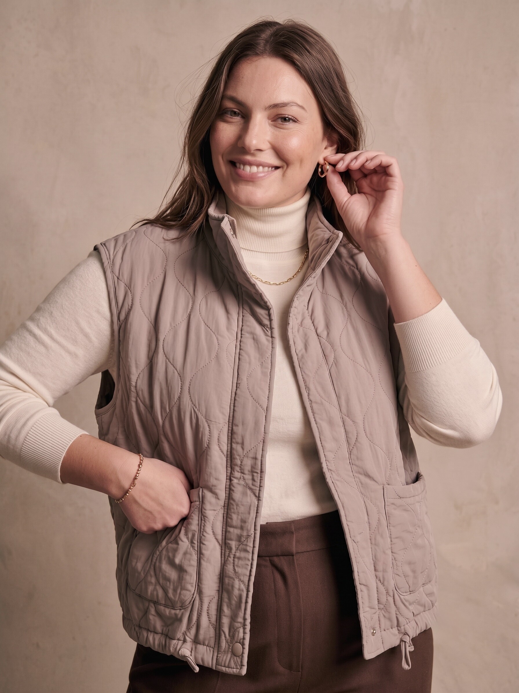 Wholesaler Pépouz' Paris Curve - Plus size quilted sleeveless jacket with high collar in cotton