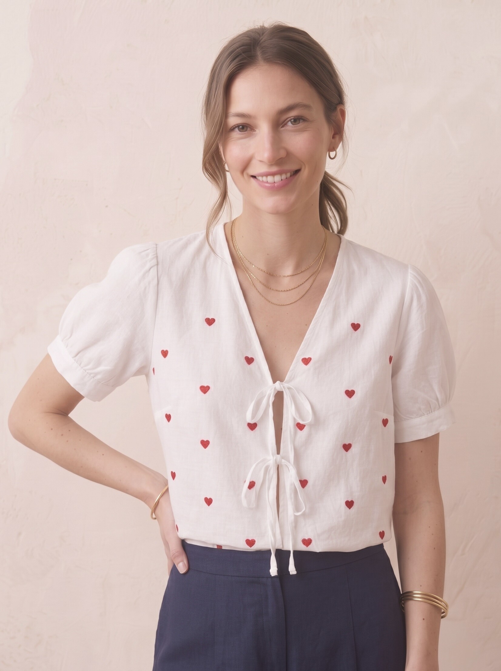 Grossiste Pépouz' Paris - Blouse coton imprimé cœurs col V manches courtes à nouettes