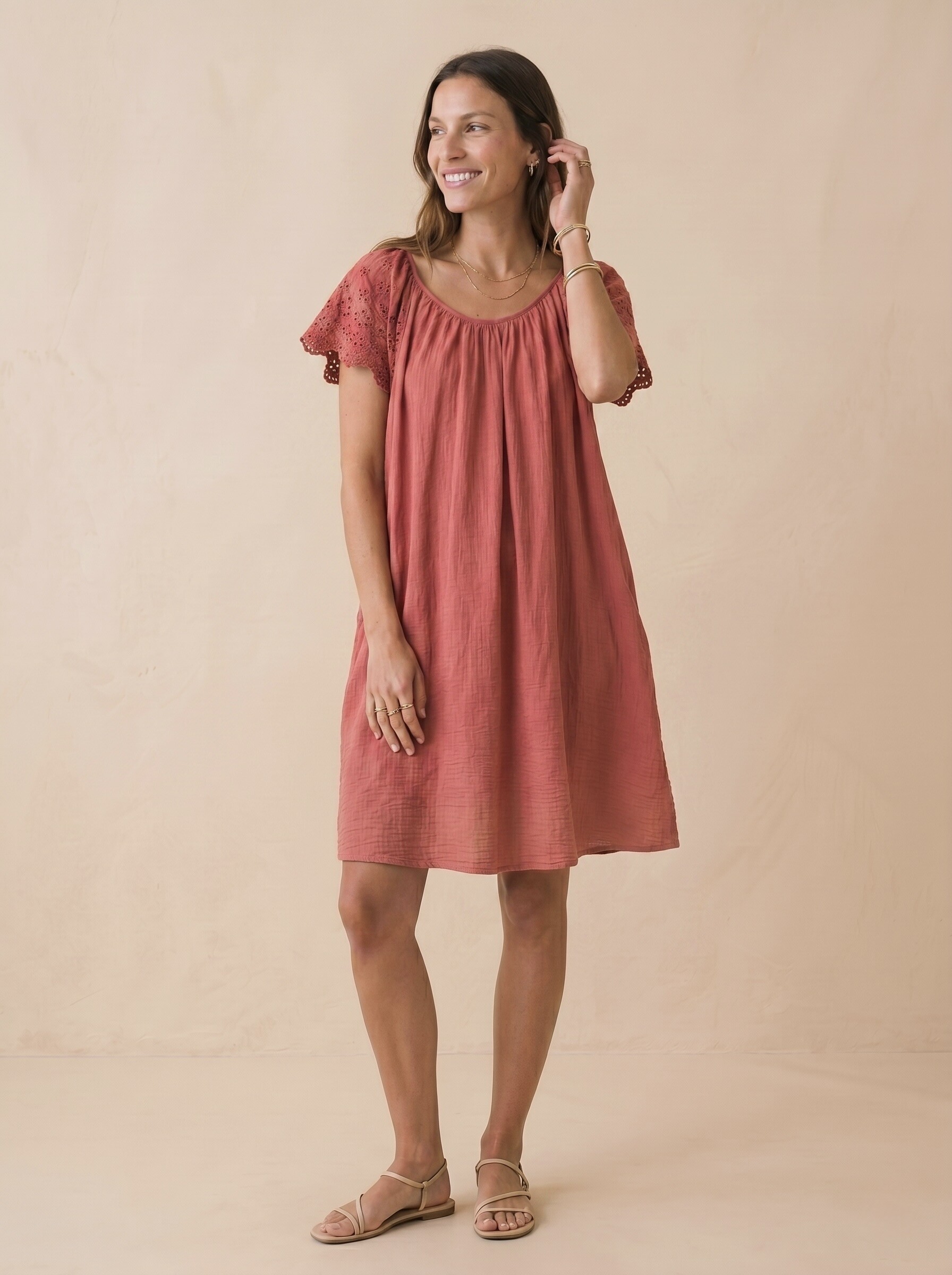 Mayorista Pépouz' Paris - Vestido holgado de algodón con mangas cortas bordadas