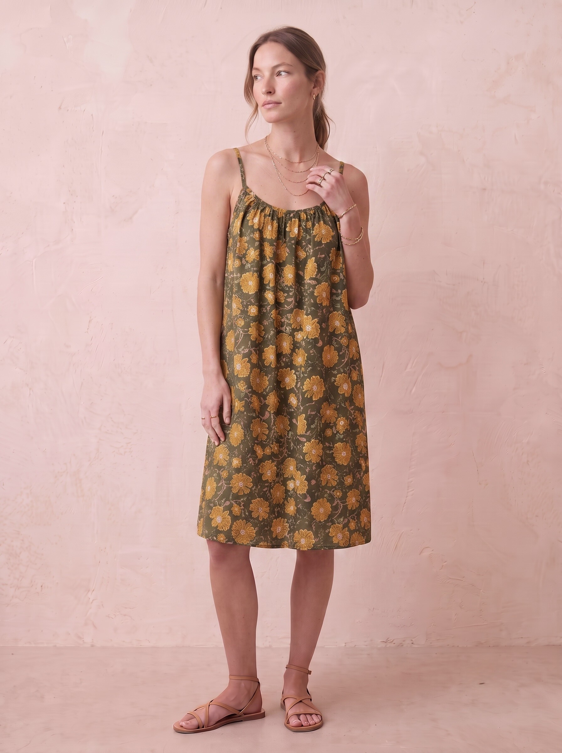 Grossiste Pépouz' Paris - Robe courte fleurie coton à bretelles col rond coupe fluide