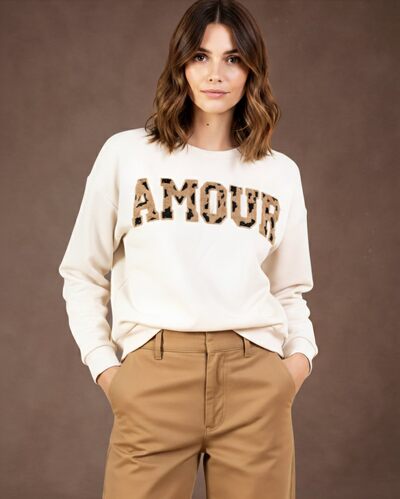 Grossiste Pépouz' Paris - Sweat broderie "AMOUR" léopard Grossiste Pépouz' Paris - Sweat broderie "AMOUR" léopard