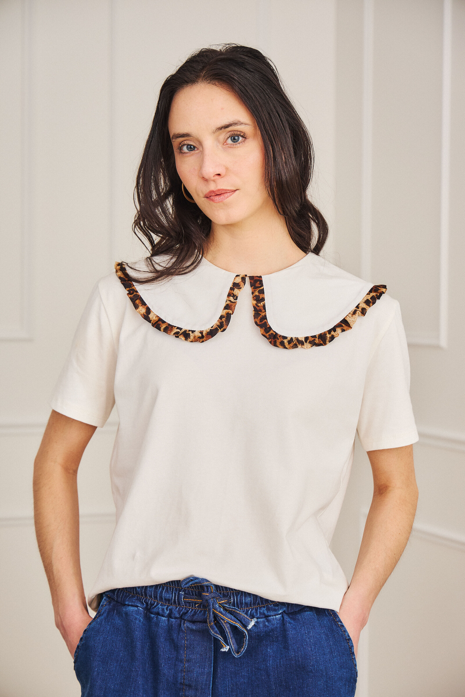 Grossiste Pépouz' Paris - Tshirt col claudine avec bordure en léopard