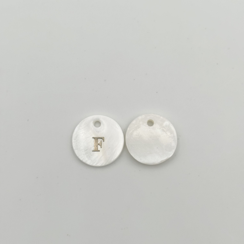 Wholesaler PERLES BLEUES - 10 Pcs Letters F Round Sequins