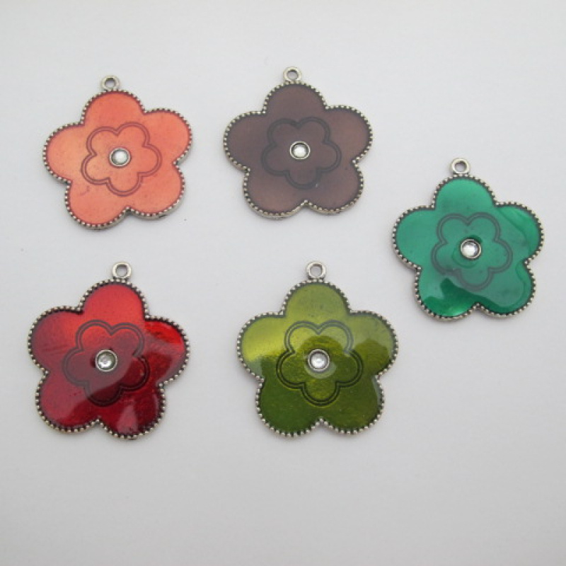 Mayorista PERLES BLEUES - 10 Colgantes de flores de metal esmaltado de doble cara 43x38mm