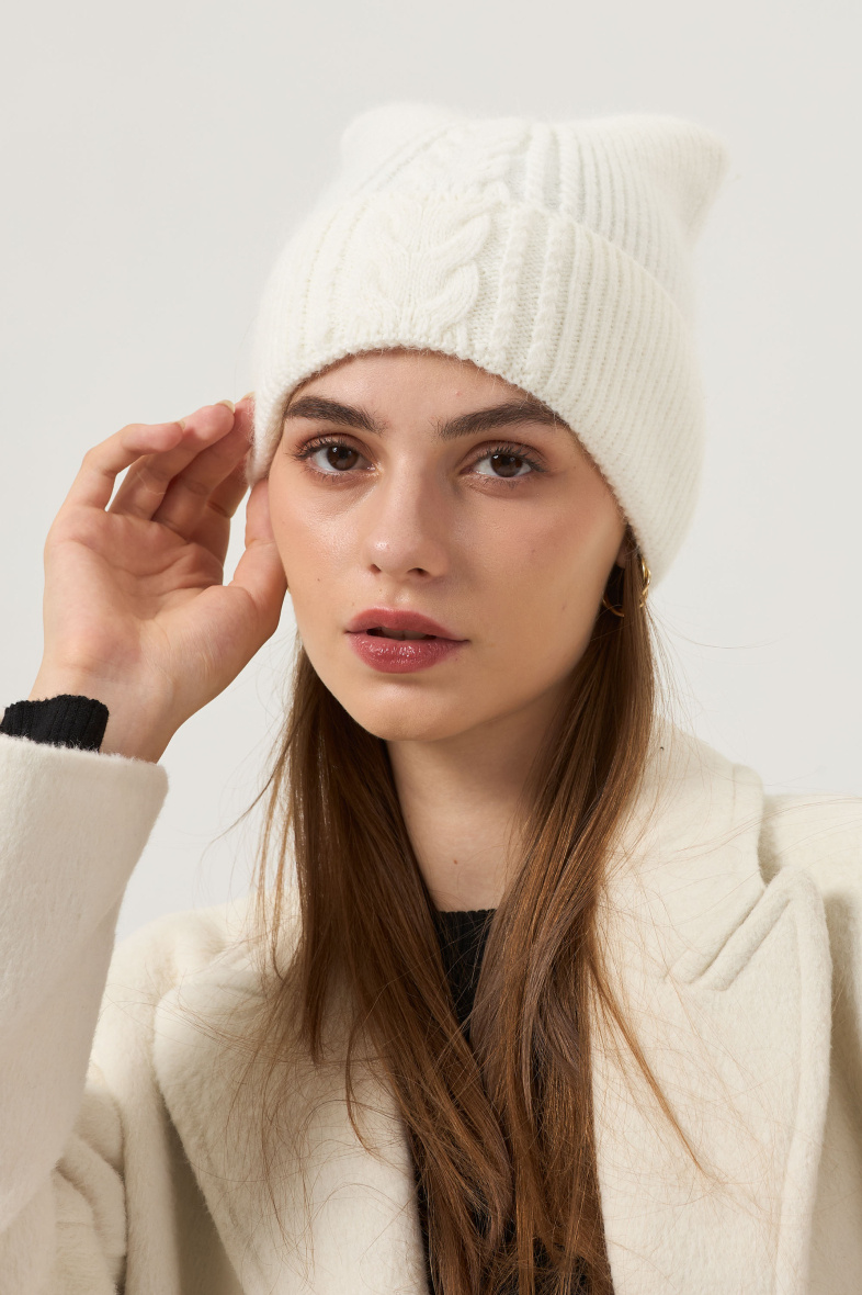 Großhändler Phanie Mode (Phanie accessories) - Schlichte, gedrehte Rippstrickmütze