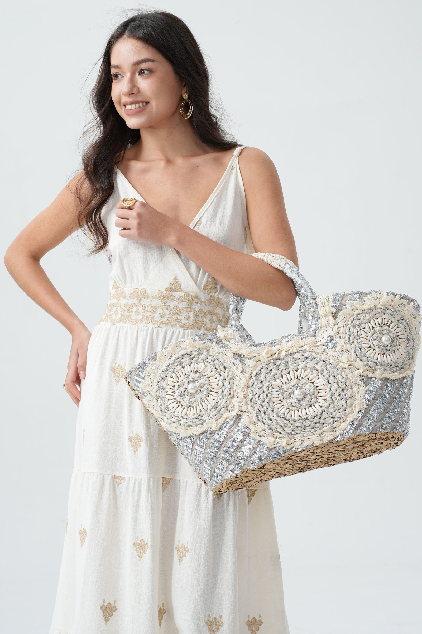 Wholesaler Phanie Mode (Phanie accessories) - Straw basket with sequins, lurex, lace and shells