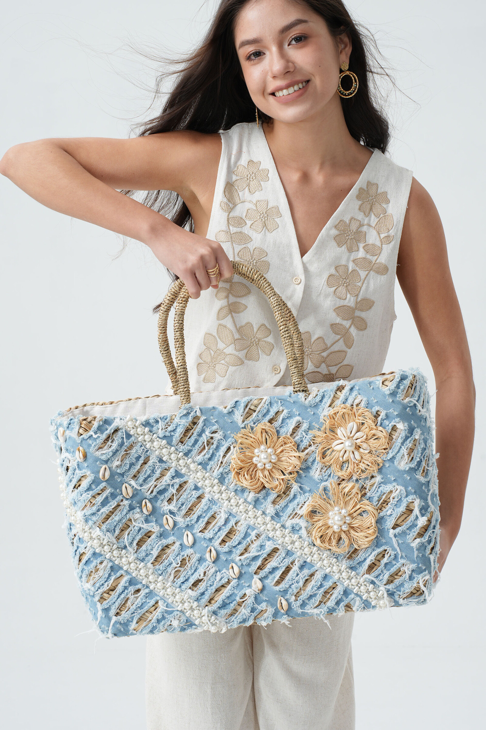 Wholesaler Phanie Mode (Phanie accessories) - Torn straw basket with flowers, pearls and shells
