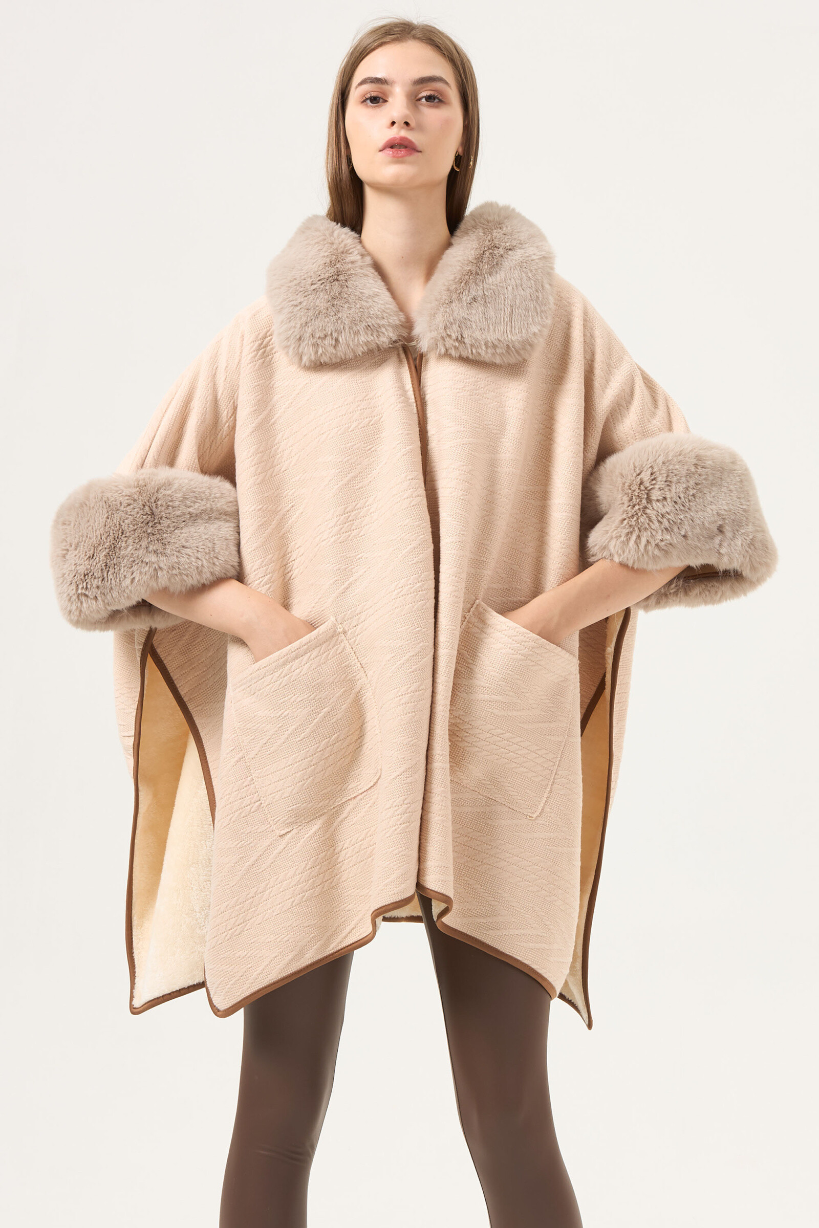 Grossiste Phanie Mode (Phanie accessories) - CAPE A COL FAUSSE FOURRURE