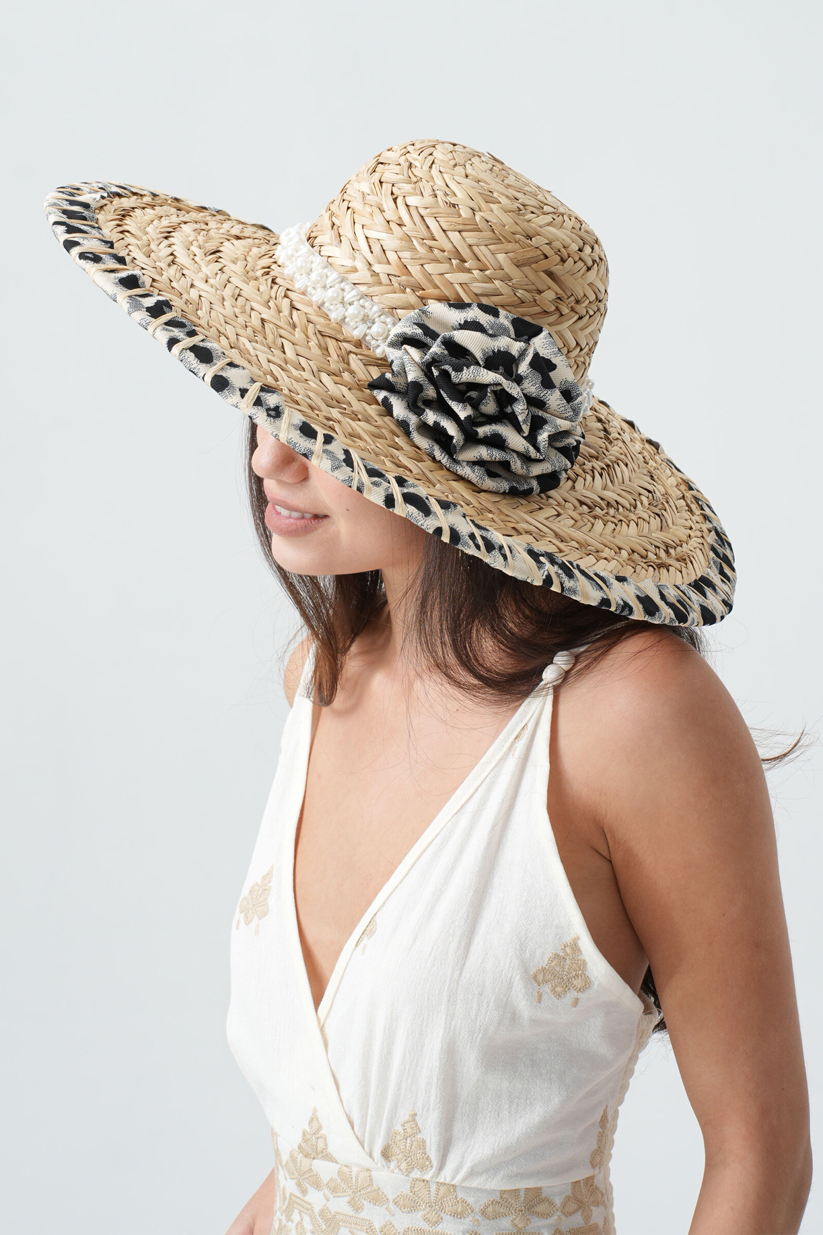 Grossiste Phanie Mode (Phanie accessories) - Chapeau de paille à perles avec fleur à bordure léopard