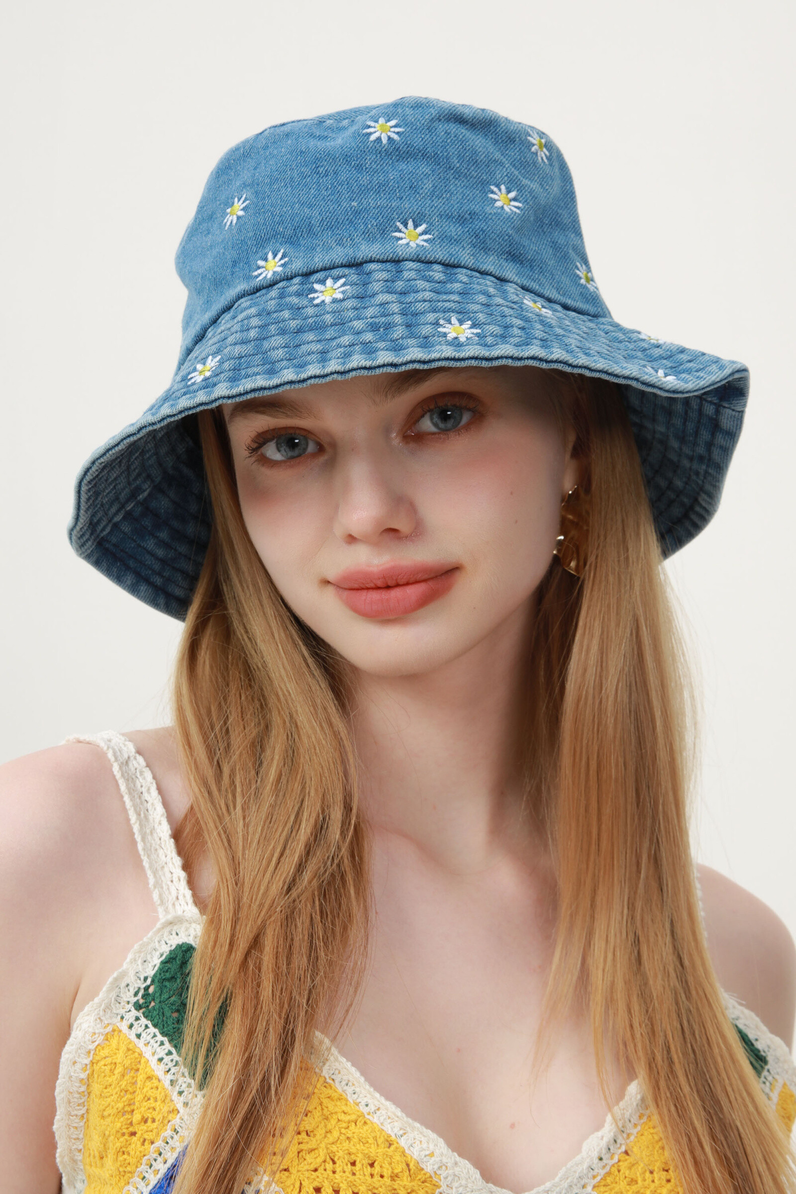 Grossiste Phanie Mode (Phanie accessories) - Bob en jean brodé marguerites