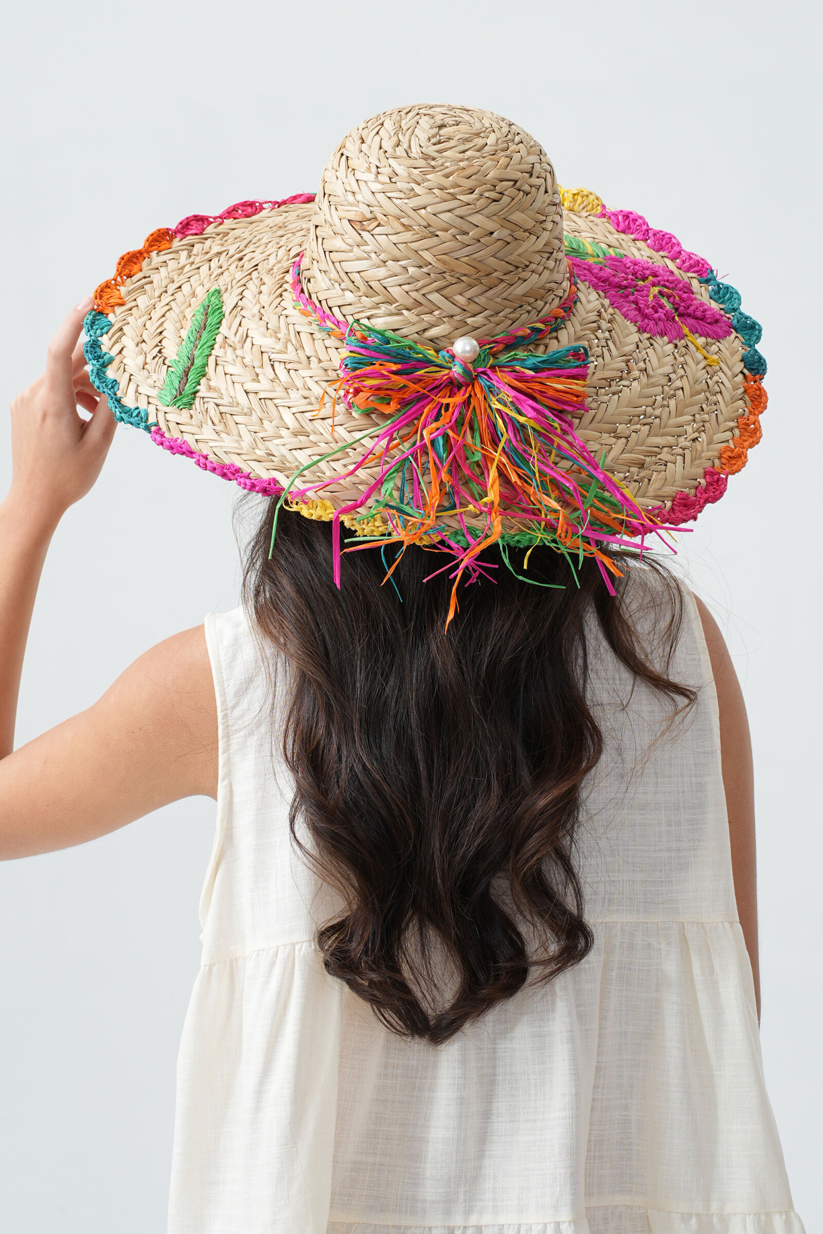 Großhändler Phanie Mode (Phanie accessories) - Strohhut mit farbiger Blumenstickerei und Schmetterlingsknoten