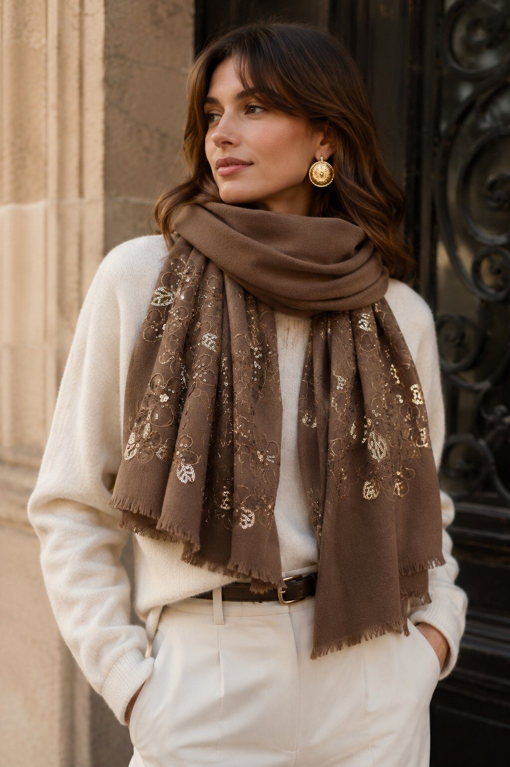 Mayorista Phanie Mode (Phanie accessories) - BUFANDA CON BORDADO FLORAL Y LENTEJUELAS