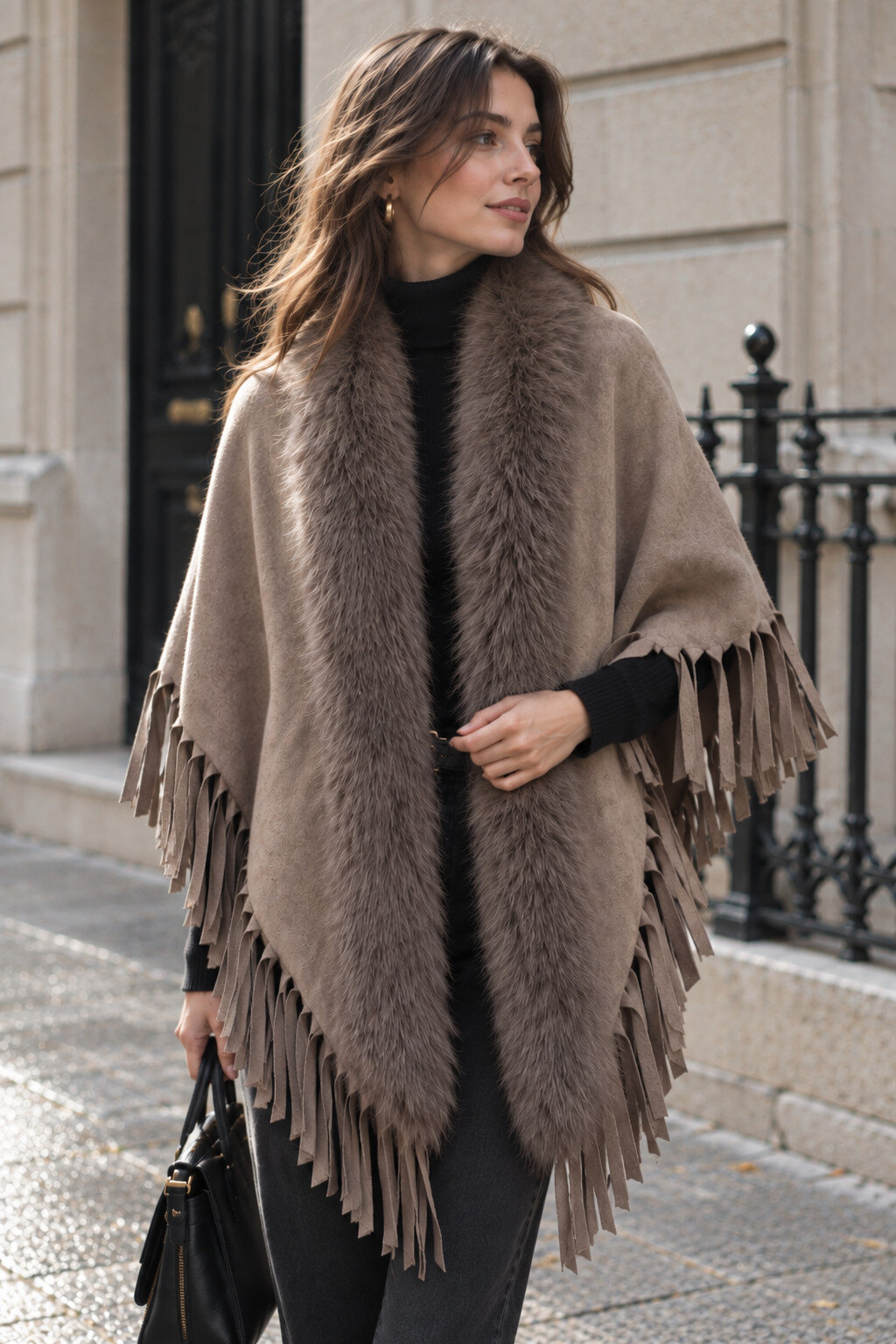 Großhändler Phanie Mode (Phanie accessories) - Fransen-Cape mit Kunstfellbesatz