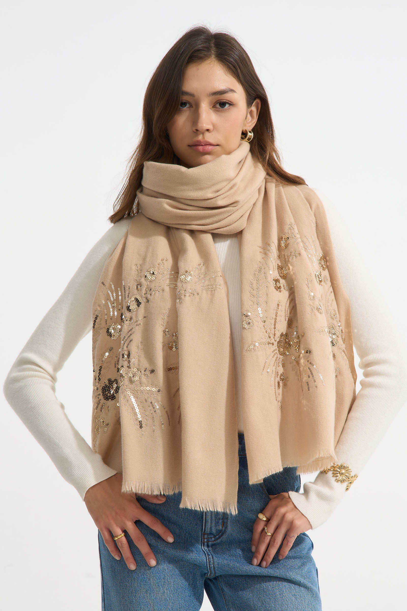 Wholesaler Phanie Mode (Phanie accessories) - Embroidered Sequin Scarf with Floral Pattern