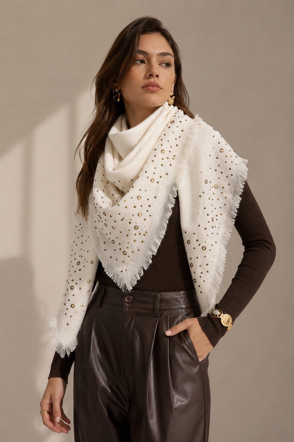 Mayorista Phanie Mode (Phanie accessories) - Gran cuadrado liso con tachuelas y ojales